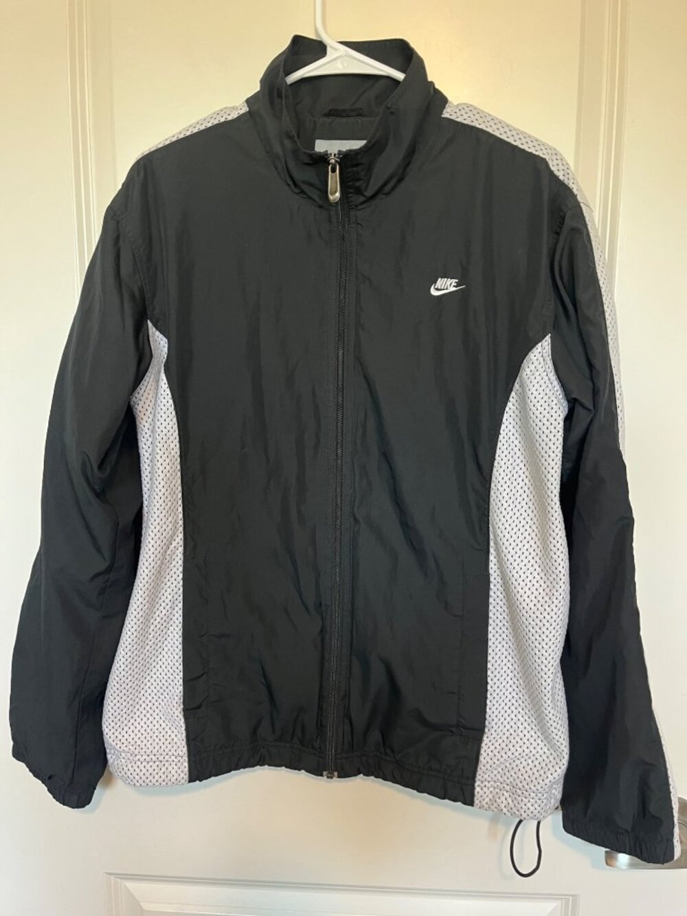 Nike Mens Black White Windbreaker Jacket Size M With Mesh Panels Full Zip Swoosh
